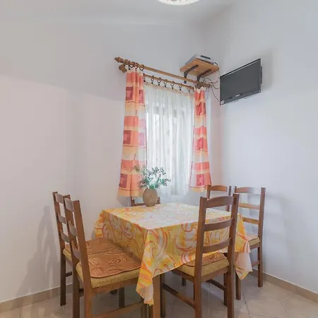 Apartman By The Sea - 18533 *