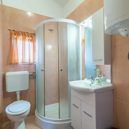 By The Sea - 18533 维尔