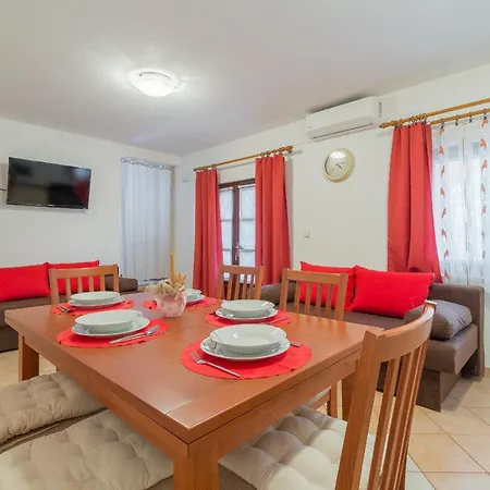 Apartment By The Sea - 18533